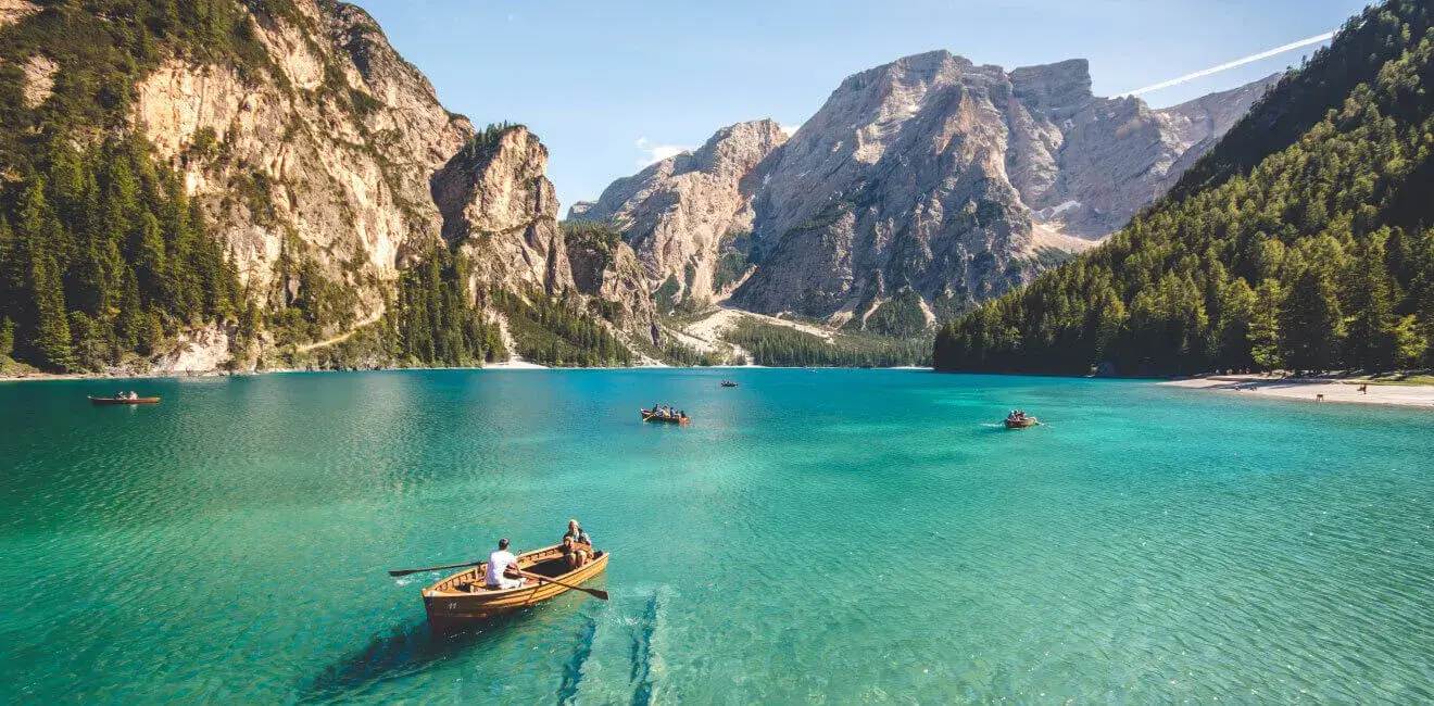 Embracing City Lights, Land  And Iconic Culture.